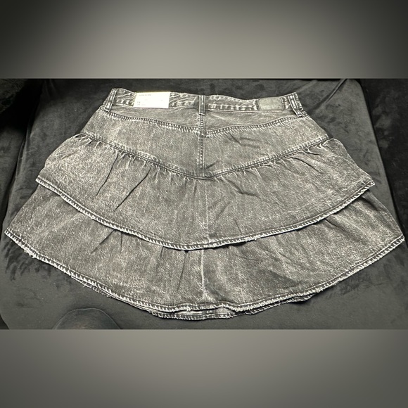 NWT American Eagle denim ruffle skirt size 14 black acid wash - Picture 2 of 9